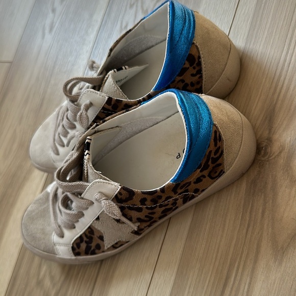 Cheetah/blue sneakers - Picture 2 of 6